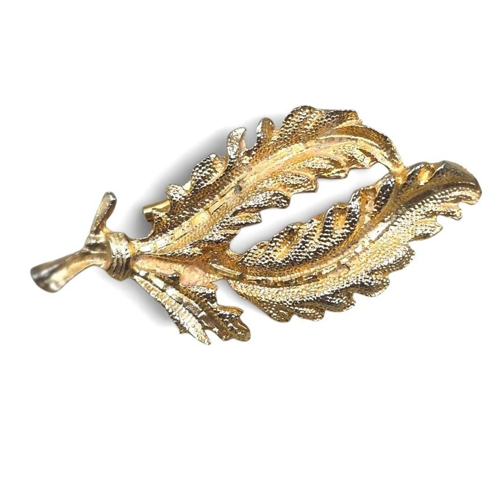 Vintage 1960s Gold Tone Feather Leaf Brooch Women OS Gold Excellent Mid-Century